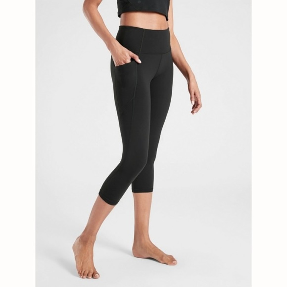 COPY - COPY - Athleta salutation stash crop legging